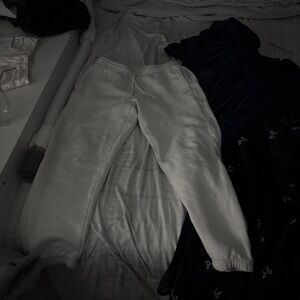 White aritzia sweatpants